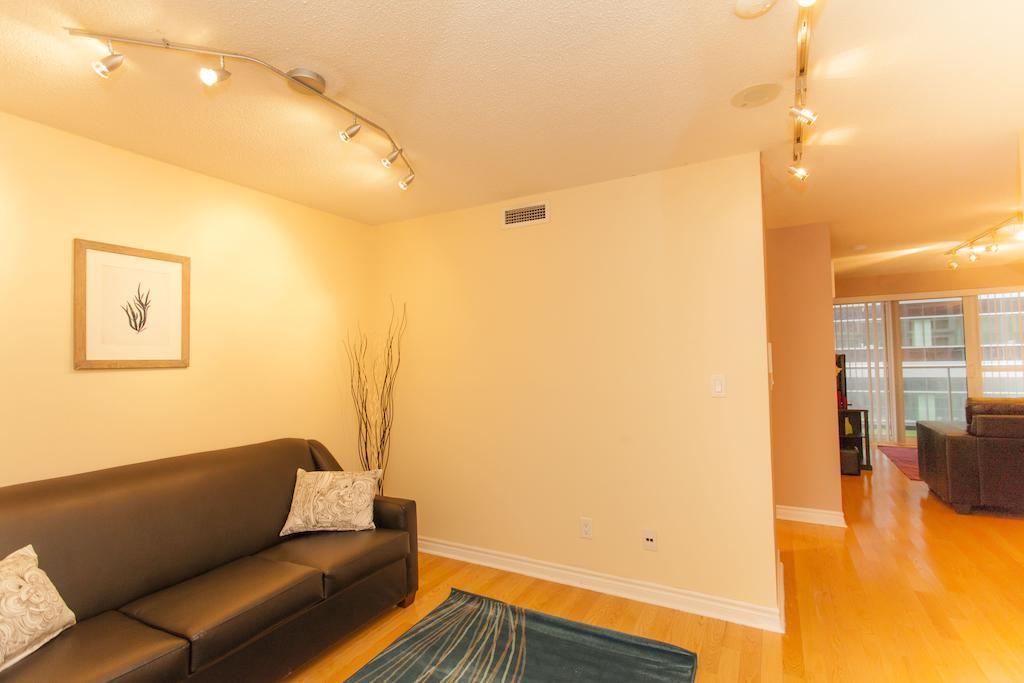 Red Maple Suites - Icon Toronto Zimmer foto